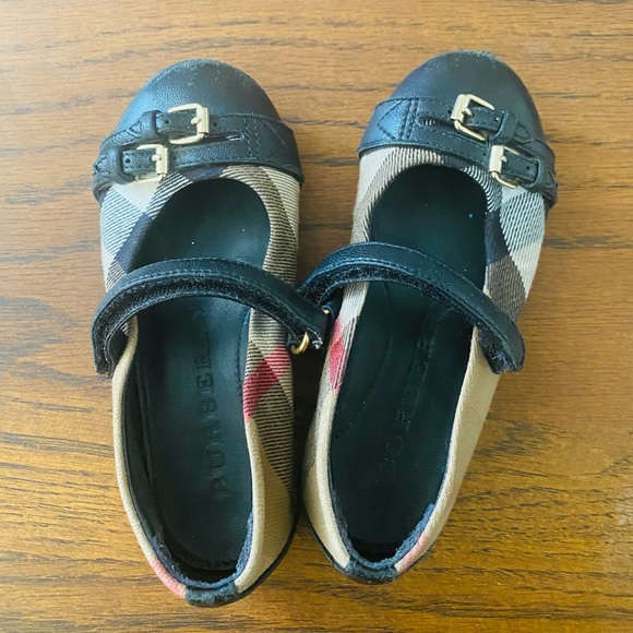 Authentic Burberry Kids shoe - Picture 1 of 8